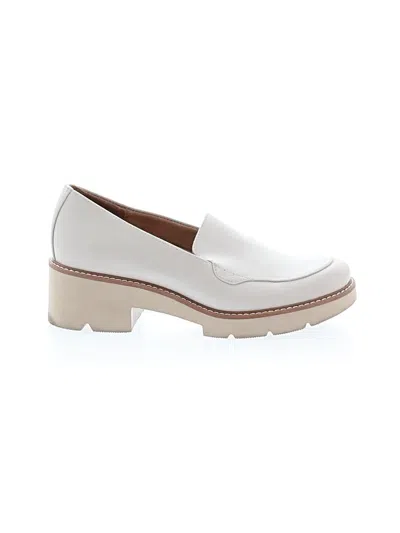 Pre-owned Naturalizer Flats In White