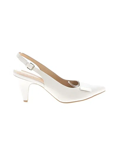 Pre-owned Naturalizer Flats In White