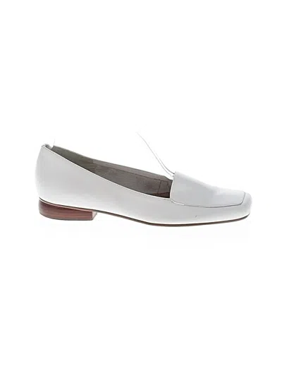 Pre-owned Naturalizer Flats In White
