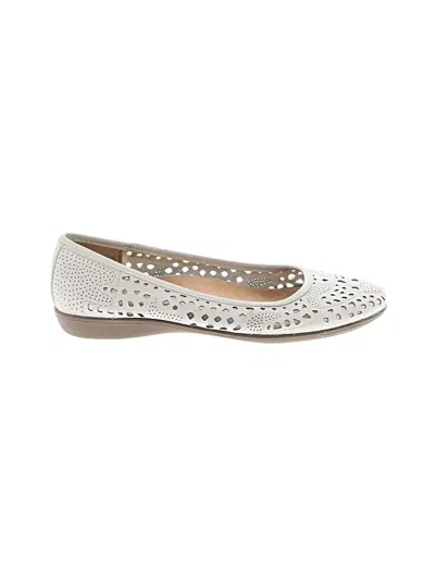 Pre-owned Naturalizer Flats In White