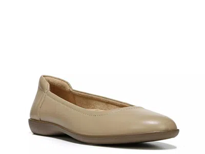 Naturalizer Flexy Ballet Flat In Brown