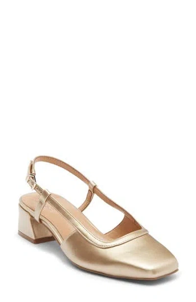 Naturalizer Harper Pump In Gold