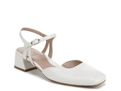 Naturalizer Hattie Pump In White