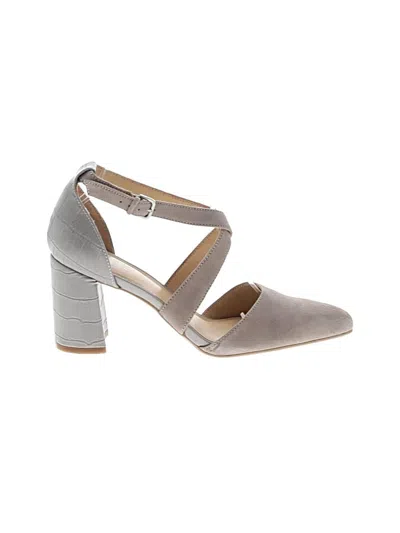 Pre-owned Naturalizer Heels In Brown