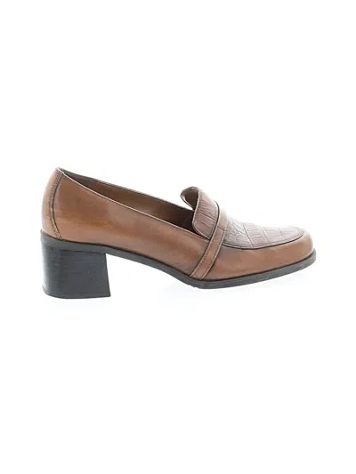 Pre-owned Naturalizer Heels In Brown