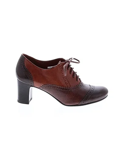 Pre-owned Naturalizer Heels In Brown