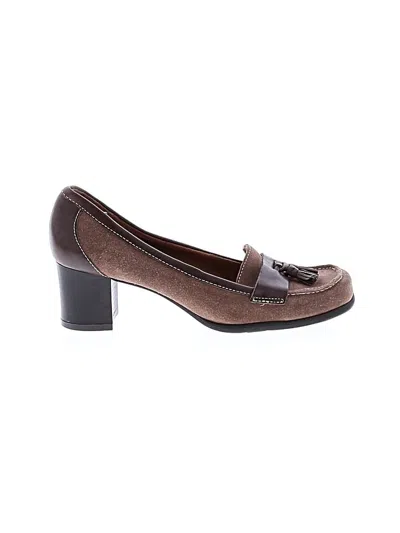 Pre-owned Naturalizer Heels In Brown