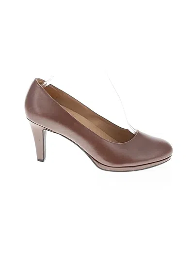 Pre-owned Naturalizer Heels In Brown