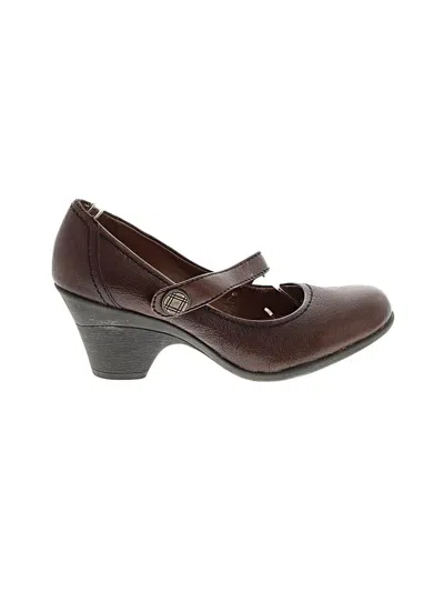 Pre-owned Naturalizer Heels In Brown