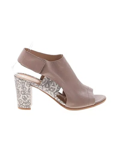 Pre-owned Naturalizer Heels In Gray