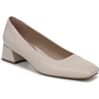 Naturalizer Huntley Kitten Heel Pump In Neutral