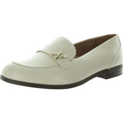 Naturalizer Magna Womens Scalloped Faux Leather Loafers In White