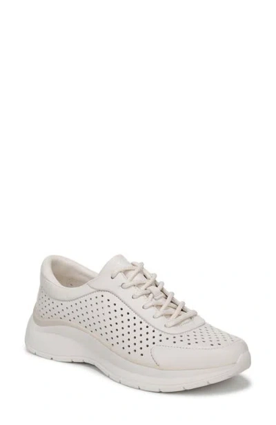NATURALIZER NATURALIZER PERFORATED SNEAKER