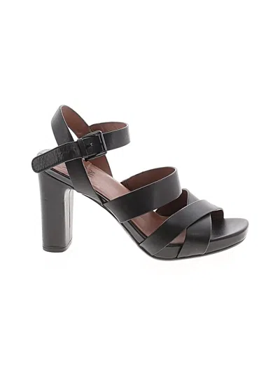 Pre-owned Naturalizer Sandals In Black