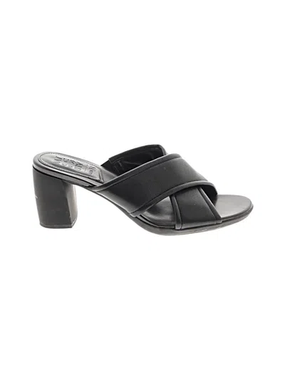 Pre-owned Naturalizer Sandals In Black