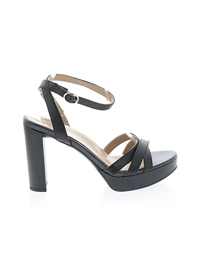 Pre-owned Naturalizer Sandals In Black