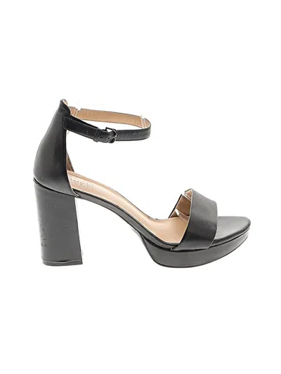 Pre-owned Naturalizer Sandals In Black
