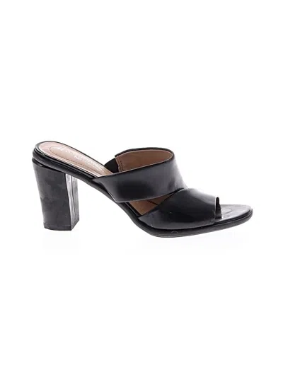 Pre-owned Naturalizer Sandals In Black