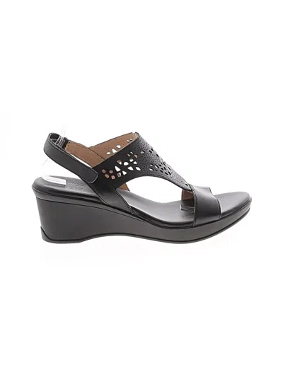 Pre-owned Naturalizer Sandals In Black