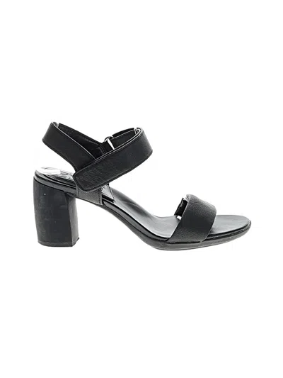Pre-owned Naturalizer Sandals In Black