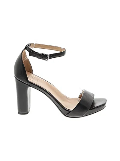 Pre-owned Naturalizer Sandals In Black