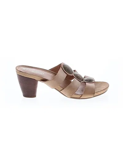 Pre-owned Naturalizer Sandals In Brown