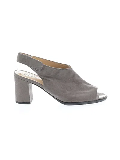 Pre-owned Naturalizer Sandals In Gray