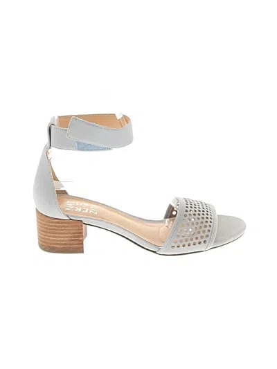 Pre-owned Naturalizer Sandals In Gray