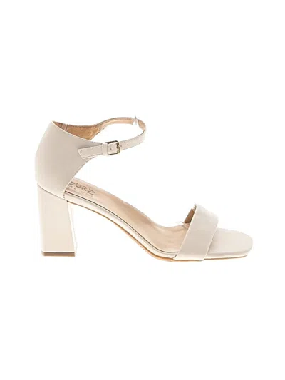 Pre-owned Naturalizer Sandals In Ivory