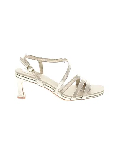Pre-owned Naturalizer Sandals In Ivory