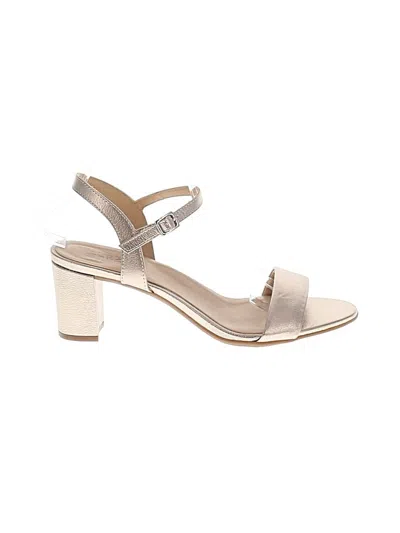Pre-owned Naturalizer Sandals In Ivory