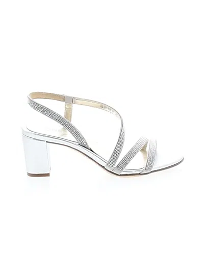 Pre-owned Naturalizer Sandals In Silver