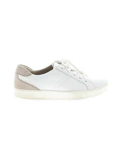 Pre-owned Naturalizer Sneakers In White