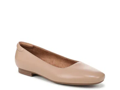 Naturalizer Wide Width Kelly Ballet Flat In Nude