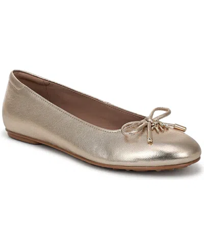 NATURALIZER WOMEN'S ASHLYN BALLERINA SLIP-ON FLATS