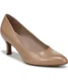 Naturalizer Flora Pump In Brown