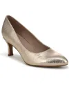 Naturalizer Flora Pump In Gold