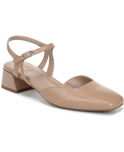 Naturalizer Hattie Pump In Neutral