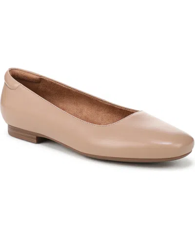 Naturalizer Women's Kelly-ballet Square Toe Flats In Crème Brulee Leather