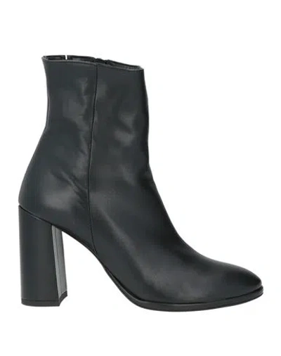 Ncub Woman Ankle Boots Black Size 10 Leather