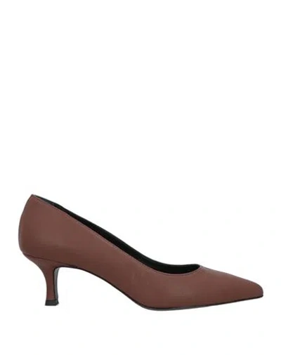 Ncub Woman Pumps Brown Size 6 Leather