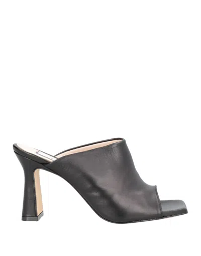 Ncub Sandals In Black