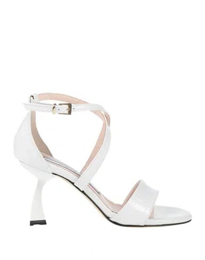 Ncub Woman Sandals White Size 7 Leather