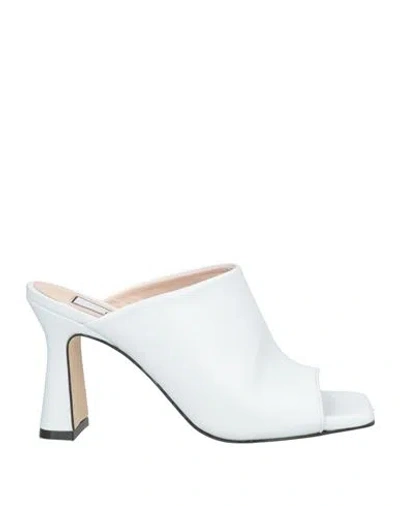Ncub Woman Sandals White Size 8 Soft Leather