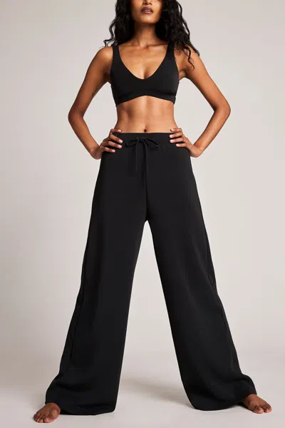 Negative Airis Track Pant In Black