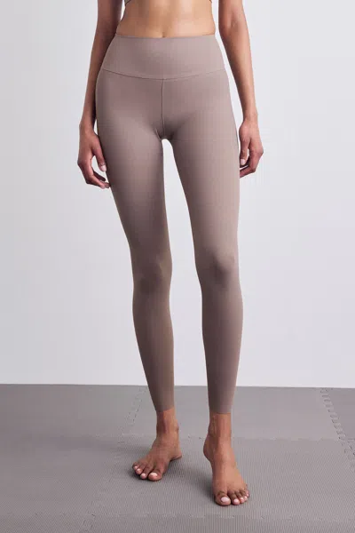 Negative Base Sport Legging In Mink In Gray
