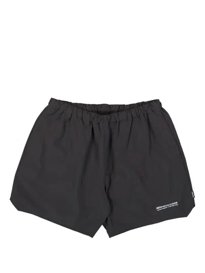 Neighborhood Logo-print Swim Shorts In Schwarz