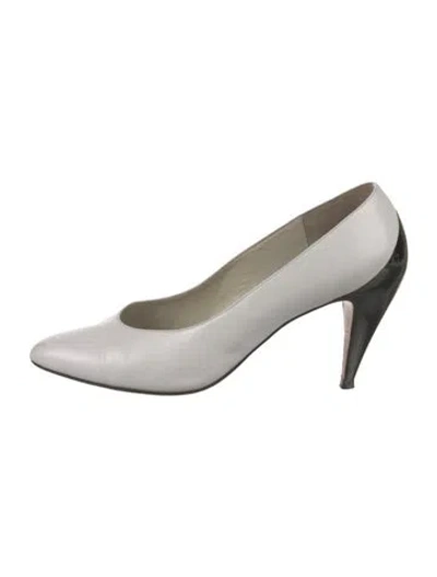 Pre-owned Neiman Marcus Leather Pumps In White