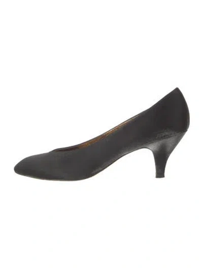 Pre-owned Neiman Marcus Satin Pumps In Black