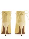 Neous Boot In White